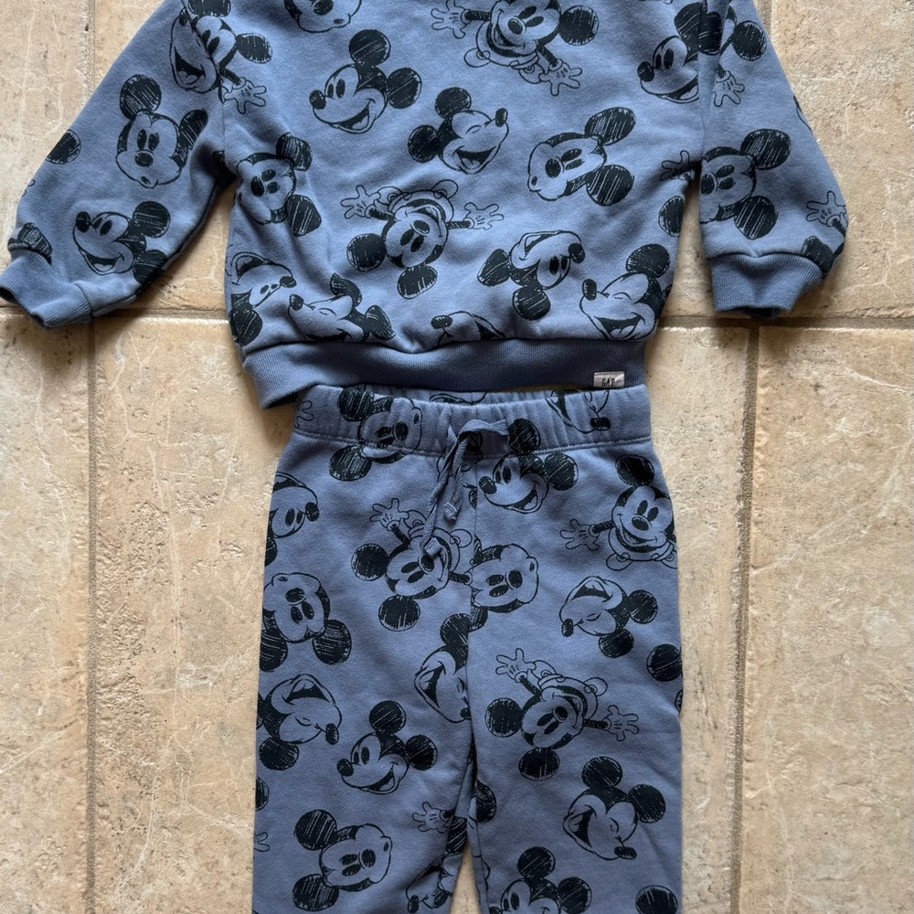 EUC: baby GAP Toddler Sz 2T Mickey Mouse Sweatshirt and Pants Set